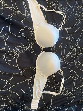 Victoria's Secret Light Ivory Smooth T-Shirt Bra